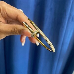 Gold mail bracelet